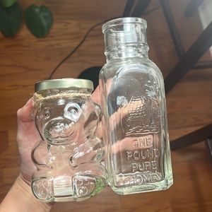 Bear shaped glass bottle & one pound per honey embossed pictorial bottle bundle